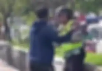 Pengemudi Toyota Innova Sok Jagoan Serempet Motor dan Melawan Polisi, Kabur Setelah Isi Bensin