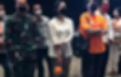 Tampil Pakai Tas Super Mini yang Hanya Muat Recehan, Selvi Ananda Buat Netizen Melongo Saat Tahu Harga Tentengannya, Taruh Dompet Aja Tak Muat Tapi Harganya Setara Motor Matic Bekas