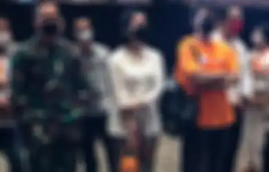 Tampil Pakai Tas Super Mini yang Hanya Muat Recehan, Selvi Ananda Buat Netizen Melongo Saat Tahu Harga Tentengannya, Taruh Dompet Aja Tak Muat Tapi Harganya Setara Motor Matic Bekas
