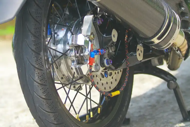 Yuk Pasang Cakram Belakang Aerox 155, Enggak Pakai Repot