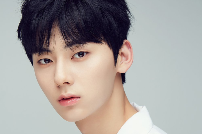 Hwang Minhyun
