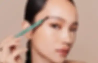 Luxcrime Luncurkan Pensil Alis Praktis, Lengkap Ada Pisau Cukur Alis!
