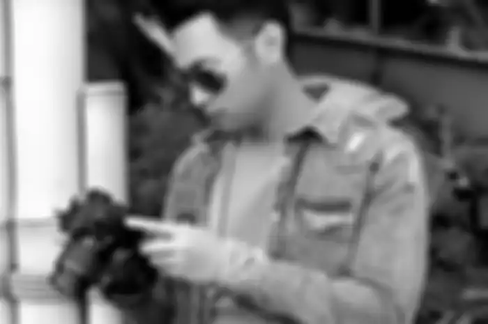 Bupati Tuban Aditya Halindra mencuri perhatian dengan foto liburan mewahnya. Potretnya mirip Aldebaran Ikatan Cinta.