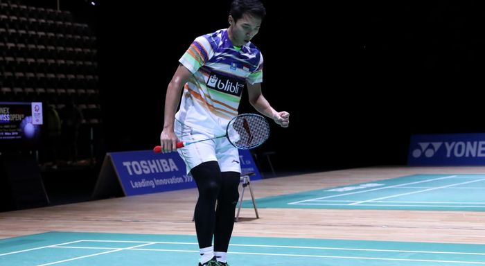 Ekspresi Jonatan Christie saat menjalani laga babak pertama Swiss Open 2019 yang dihelat di Basel pada Rabu (13/3/2019).