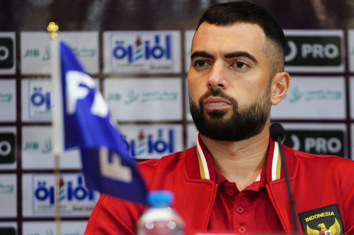 Bek timnas Indonesia, Jordi Amat, pada sesi jumpa pers jelang laga melawan Irak, Rabu (15/11/2023).