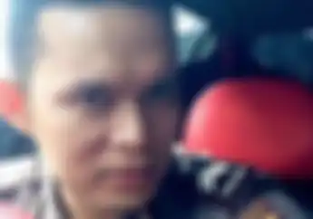 Tega Bener! Polisi Ini Tendang Dada Bikers Hingga Terkapar Enggak Sadarkan Diri