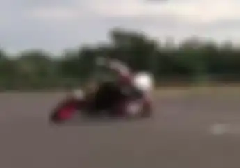 Enggak Perlu Pakai Honda RC213V, Pakai Honda Sonic 150 Juga Bisa Elbow Down