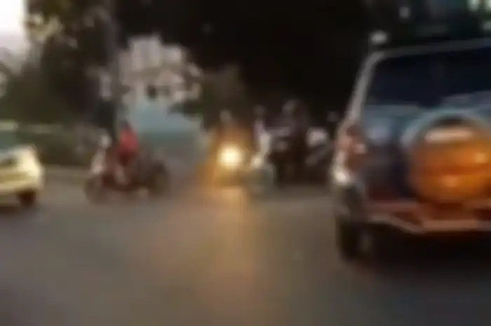 Pemotor kalang kabut melarikan diri