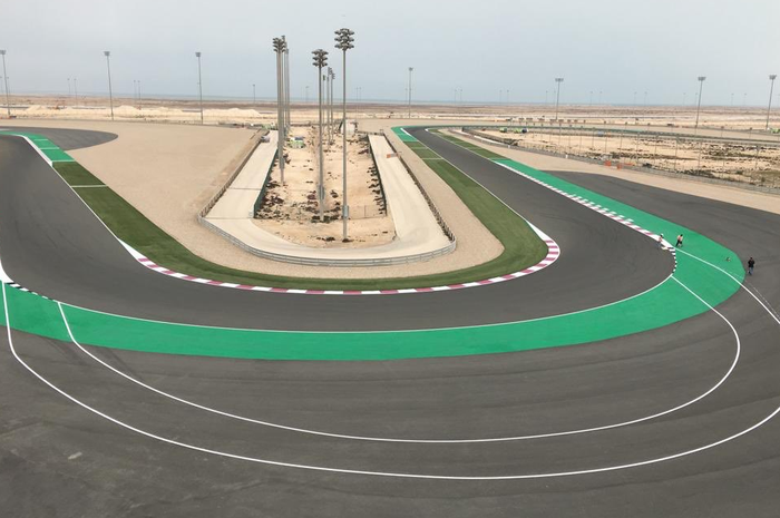 Jalur khusus long lap penaly yang diberlakukan Grand Prix Commission di MotoGP 2019