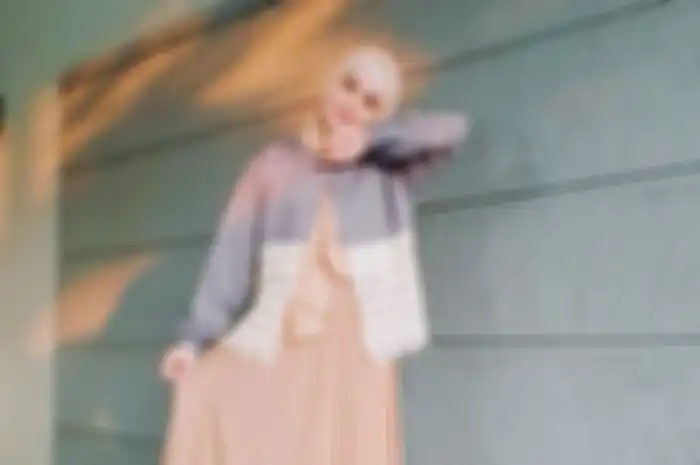 Referensi OOTD Hijab ala Risty Tagor.