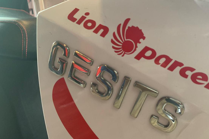 Peduli Lingkungan, Lion Parcel Resmi Bekerjasama dengan Motor Listrik GESITS