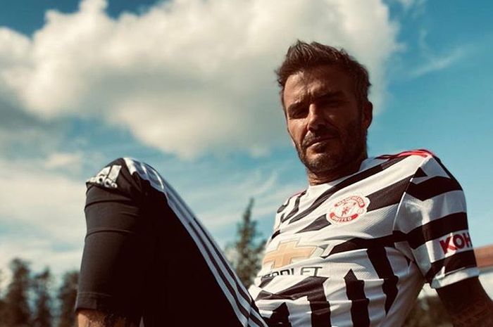 David Beckham menggunakan jersey ketiga Manchester United.