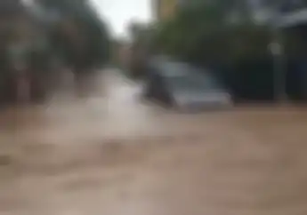 Jember Dilanda Banjir, Sepasang Suami Istri Pengendara Motor Tewas Setelah Hanyut Terseret Arus Deras