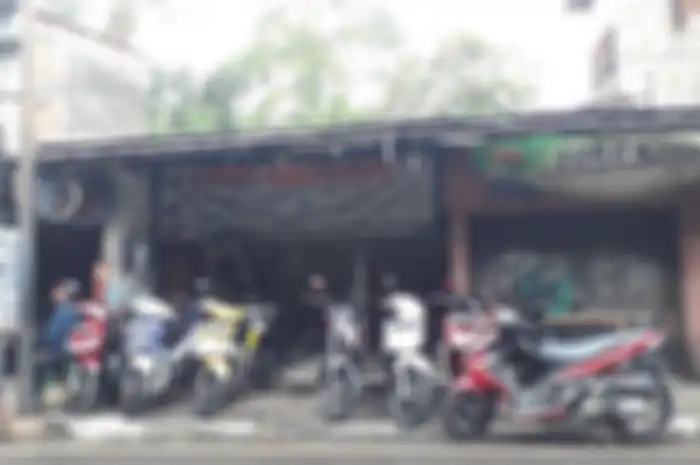 Dealer motor bekas HRF Motor menawarkan kredit motor bekas bebas bunga.