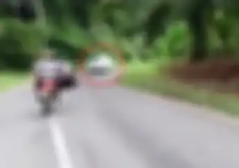 Heroik! Seorang Polisi Bermotor Kejar Rampok Mobil, Pelaku Akhirnya Tertembak
