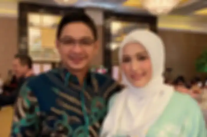 Adelia Pasha dan sang suami