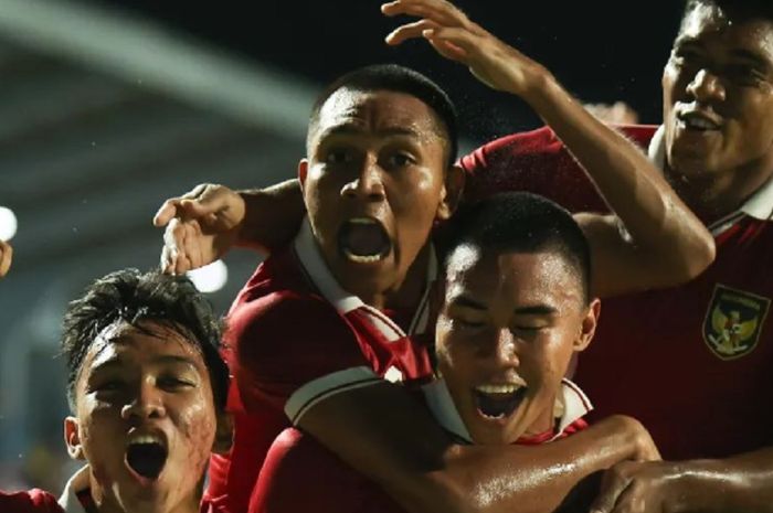 Para pemain Timnas U-23 Indonesia selebrasi lolos ke final seusai melumat tuan rumah Thailand dalam semifinal Piala AFF U-23 2023 di Rayong, Thailand, Kamis (24/8/2023) malam.