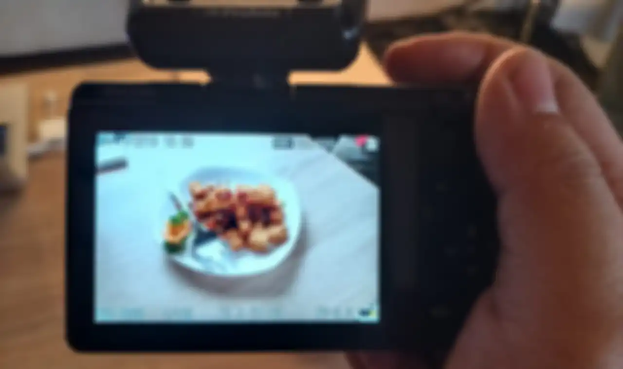 Memfoto makanan dengan kamera Ricoh GR III