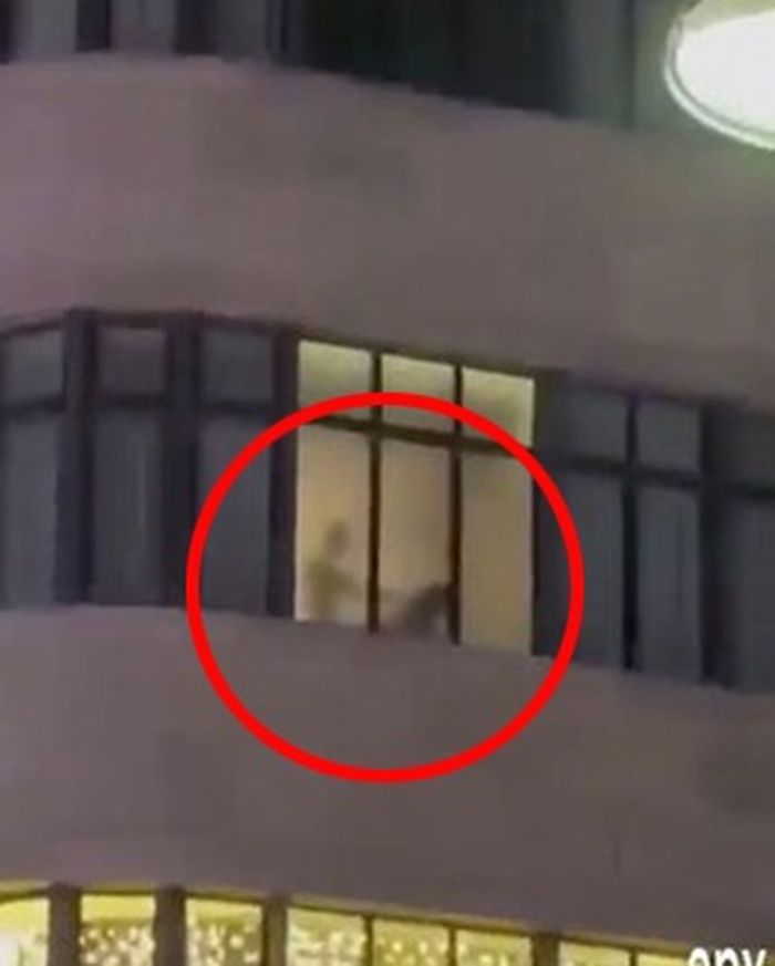 Waduh! Aksi Panas Mantap-mantap Terlihat dari Jendela Hotel, Warga Menonton Sampai Bikin Macet Jalanan