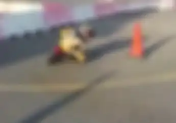 Wow! Anak Kecil Ini Jago Gaya Sliding Ala Marc Marquez, Nih Videonya