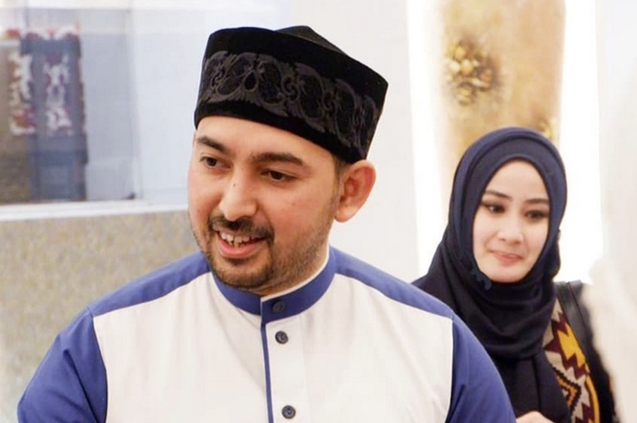 Kemesraan Ustaz Al Habsyi dan Yuyun, istri mudanya