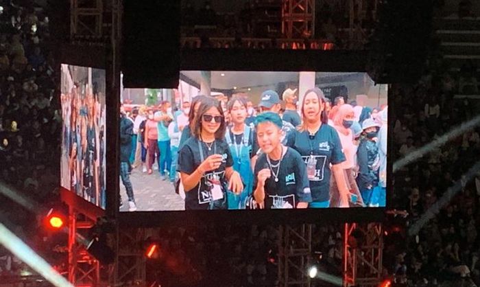 Para penggemar yang datang ke konser NOAH di Solo.