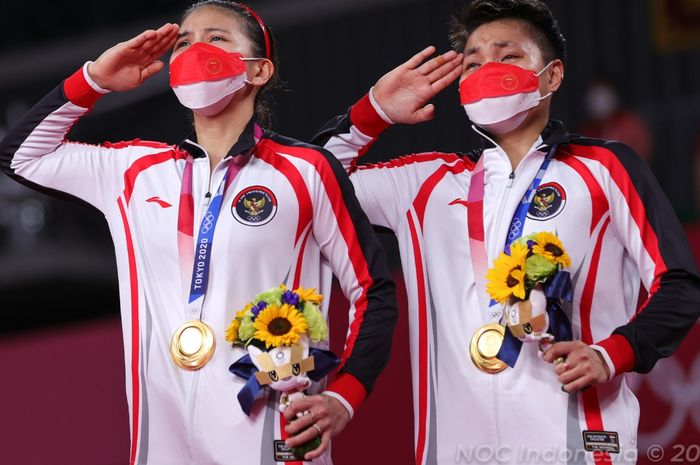 Greysia Polii/Apriyani Rahayu saat victory ceremony Olimpiade Tokyo 2020, Senin (2/8/2021)