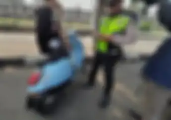 Gara-gara Pakai Ini, Biker Vespa Sprint Ini Kena Tilang Saat Operasi Patuh Jaya 2019