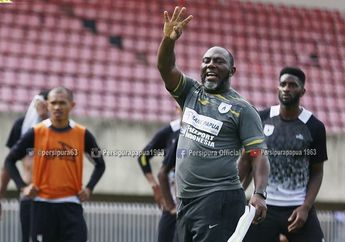 Pelatih Liga 1 Wajib Pakai Masker, Jacksen F Tiago Terpaksa Tak Gigit Sedotan