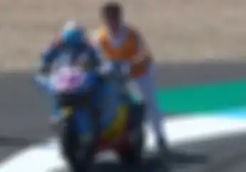 Video Alex Marquez Tersungkur di Depan Pendukung Sendiri, Timnya Cuma Pasrah