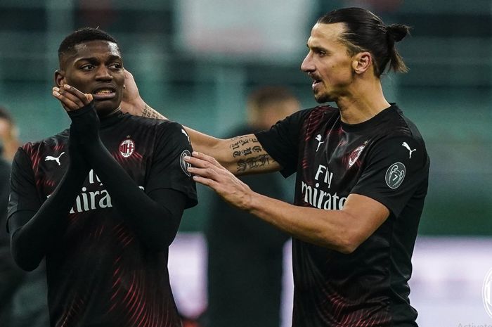 Rafael Leao (kiri) bersama Zlatan Ibrahimovic saat membela AC Milan.