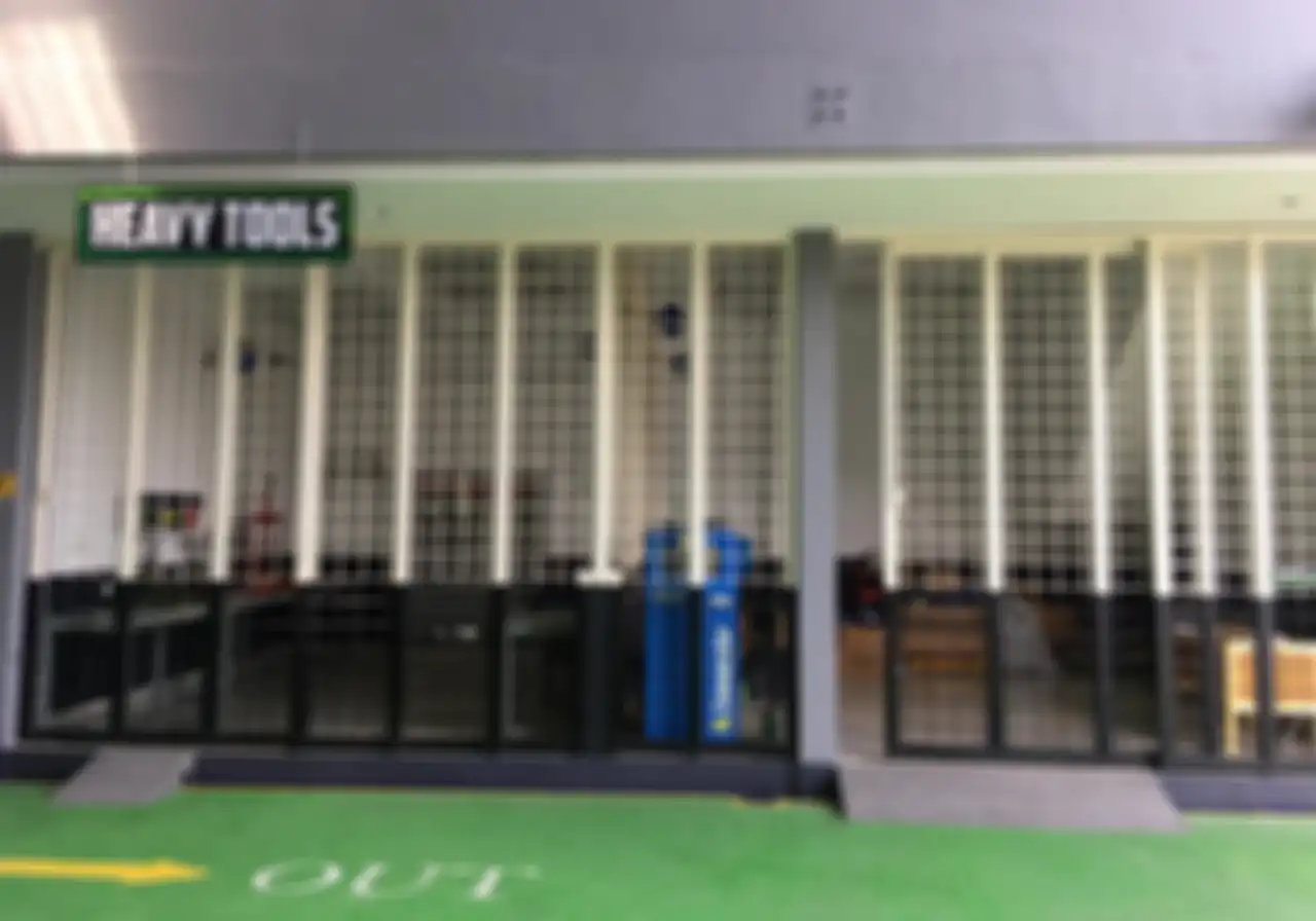 Ruangan heavy tools untuk pekerjaan berat