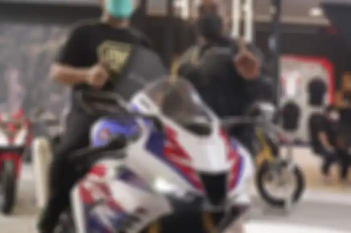 Belum sampai seminggu di IIMS 2022, motor sport seharga Rp 1 miliar lebih langsung dibawa pulang konsumen. 