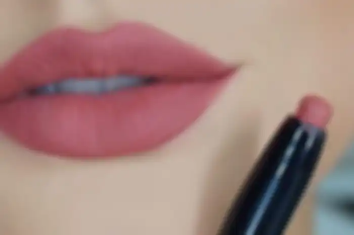 ilustrasi lipstik hybrid skincare