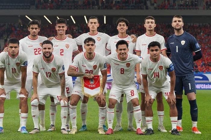 Starting line-up Timnas Indonesia melawan China dalam laga keempat Grup C putaran ketiga Kualifikasi Piala Dunia 2026 zona Asia di Qingdao, 15 Oktober 2024.