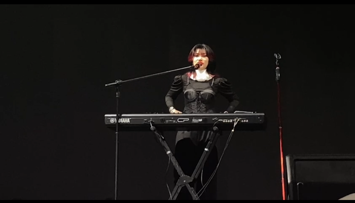 Isyana Sarasvati di kawasan Senayan, Jakarta Pusat pada Sabtu (7/3/2026) malam.