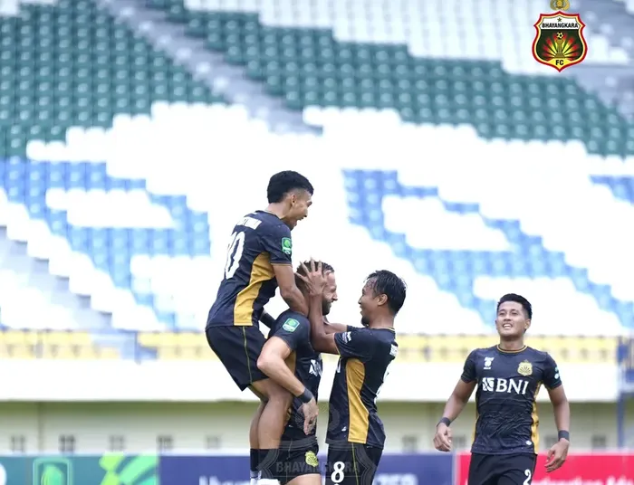 Selebrasi pemain Bhayangkara FC usai Ilija Spasojevic membobol gawang PSKC Cimahi pada babak delapan besar Liga 2 2024/2025.