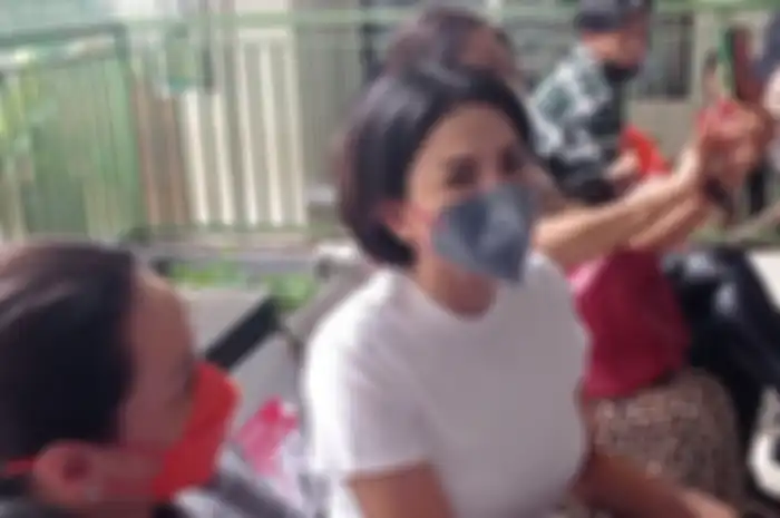 Nikita Mirzani saat ditemui di Pengadilan Negeri Jakarta Selatan, Rabu (13/7/2022).