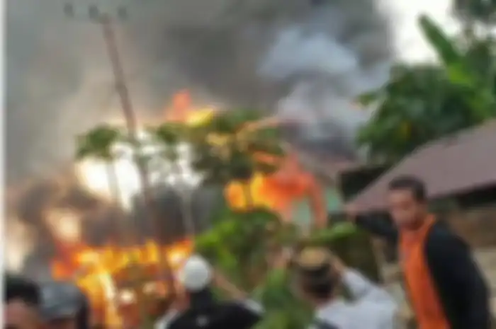 Rumah terbakar setelah kelompok pemuda konvoi pakai motor pakai knalpot racing ditegur warga