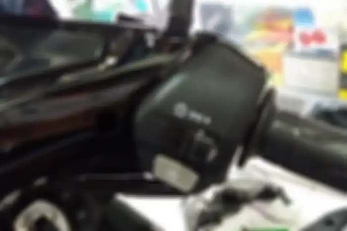 Saklar Mio lawas terpasang tanpa coak bodi Aerox 155