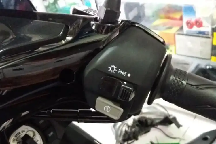 Mau Pasang Saklar Non AHO Punya Yamaha Mio di Aerox 155? Begini Langkah-langkahnya