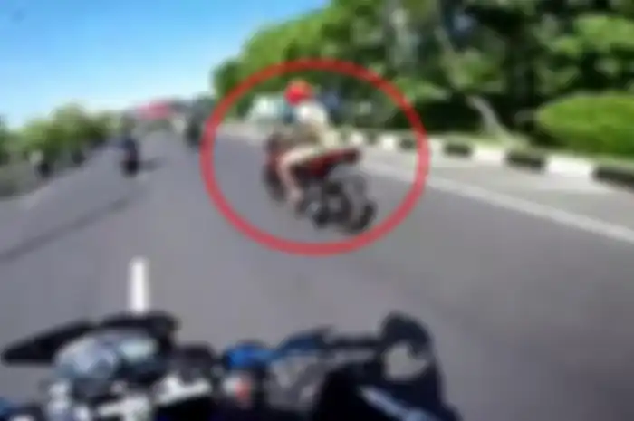 Kecelakaan Yamaha Vixion senggol becak lolos tabrak Aerox terseret