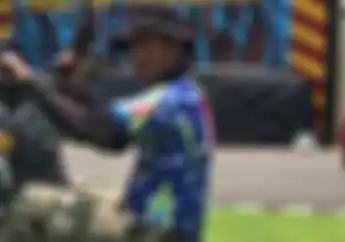 Simak Nih, Video Polisi 'Pak Eko' Jago Wheelie Pakai KLX 250 Nembak Balon