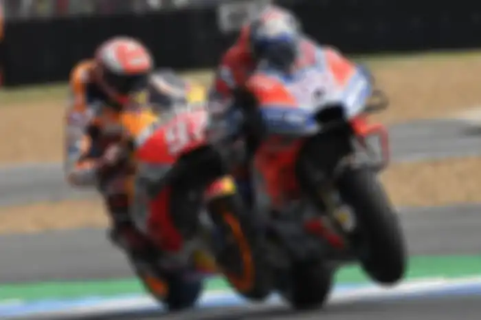 Marc Marquez berduel sengit dengan Andrea Dovizioso di MotoGP Thailand.