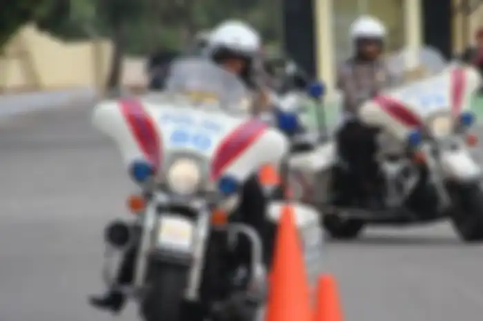 Aksi polwan bersama Harley-Davidson