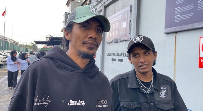 Kakak Vadel Badjideh, Bintang dan Martin Badjideh di Lapas Cipinang, Jakarta Timur pada Kamis (5/2/2026).