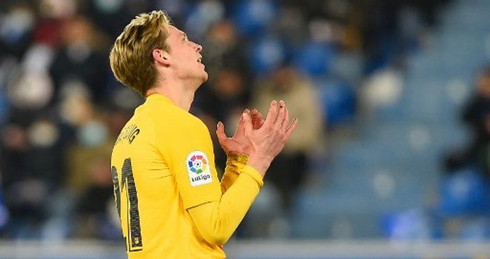 Gelandang tengah Barcelona, Frenkie de Jong, masih menjadi buruan utama Manchester United pada bursa transfer musim panas 2022.