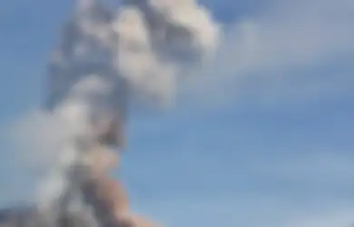 Tubuhnya Dipenuhi Abu Vulkanik, Video Pendaki Perempuan yang Terjebak dalam Erupsi Gunung Marapi Ini Viral