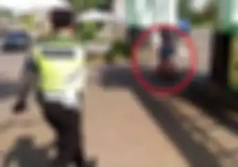 Nekat! Cuma Bilang Maaf, Anak Kecil Naik Mocil Kabur Saat Dihentikan Polisi, Simak Videonya...