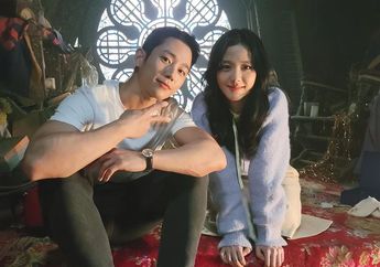 Foto Bareng Jisoo BLACKPINK, Jung Hae In Bikin Penggemar 'Snowdrop' Gagal Move On